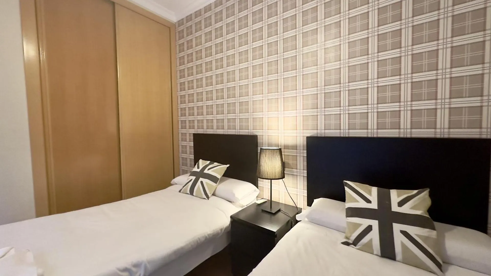 Urbe10 Plaza De Uncibay 3 Bedrooms Apatment Malaga Spain