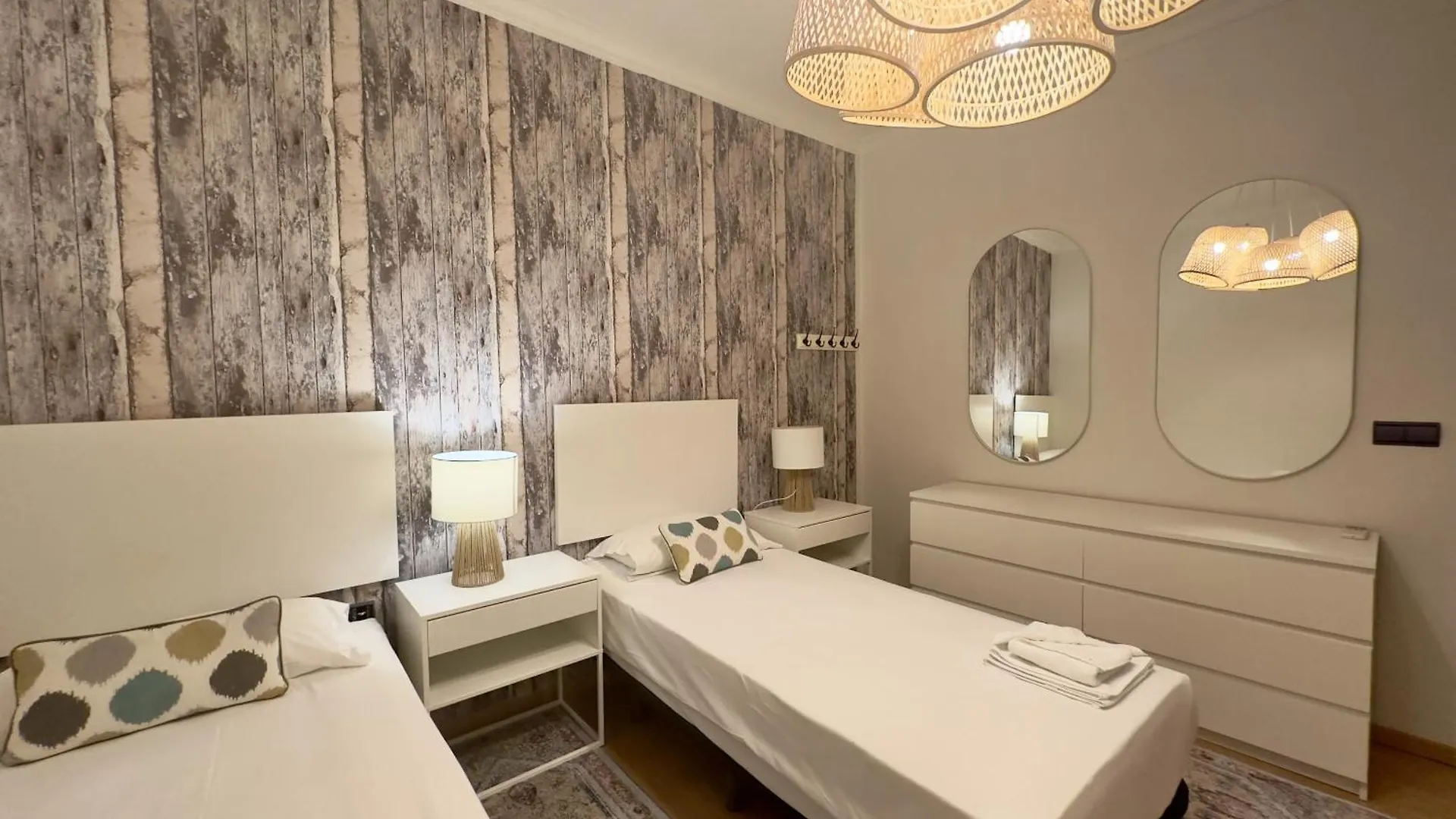 Urbe10 Plaza De Uncibay 3 Bedrooms Apatment Málaga 0*,