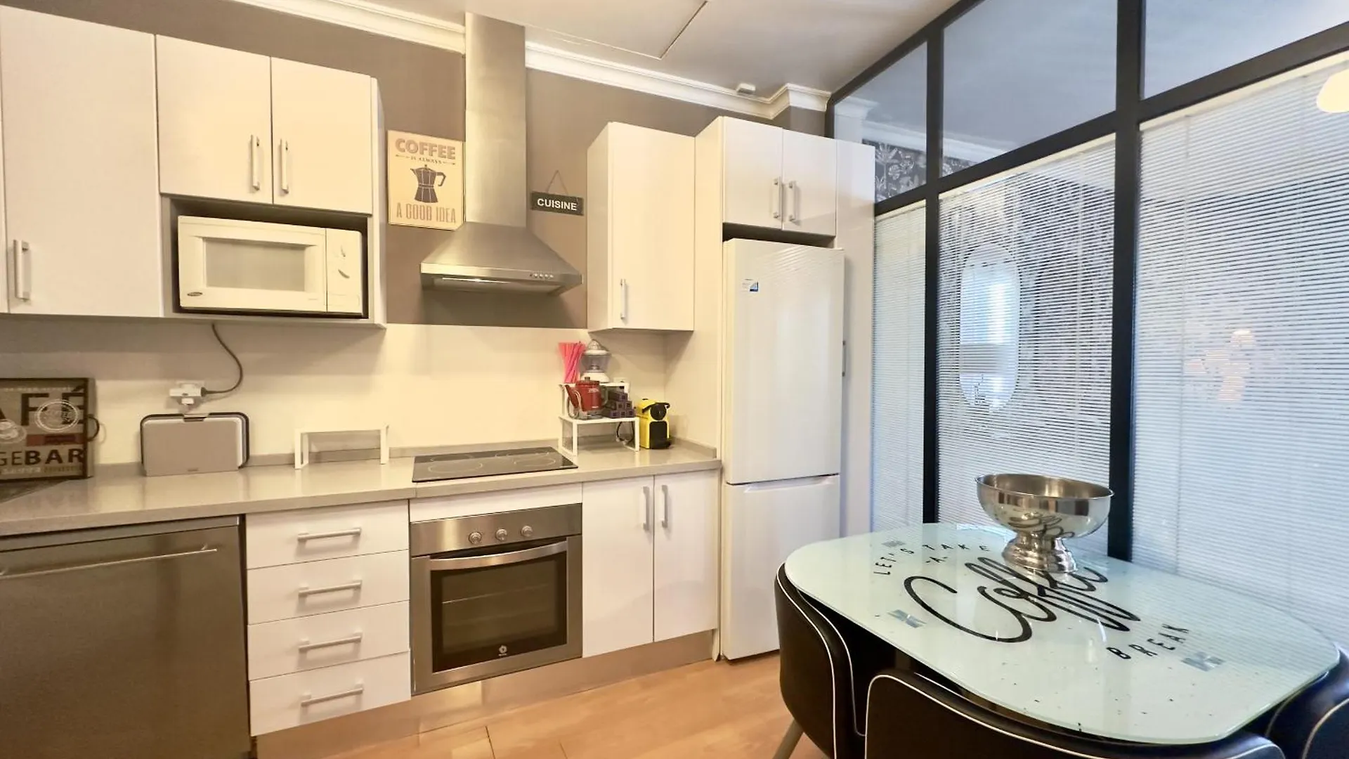 Apartamento Urbe10 Plaza De Uncibay 3 Bedrooms Apatment Málaga