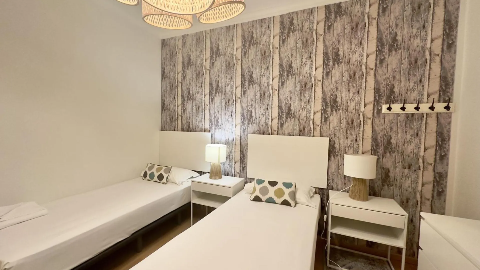 Apartamento Urbe10 Plaza De Uncibay 3 Bedrooms Apatment Málaga