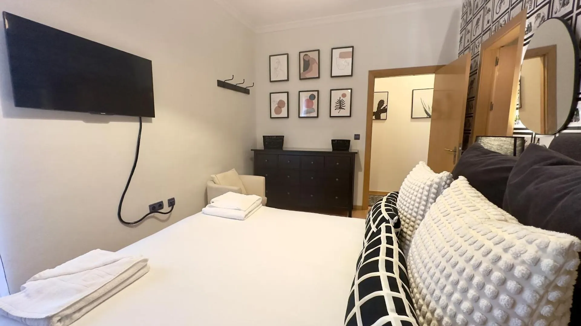 Urbe10 Plaza De Uncibay 3 Bedrooms Apatment Málaga